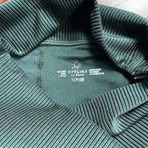 Offline by Aerie Bike Short Hi-Rise Crossover 7” in Forest Green - Picture 4 of 5